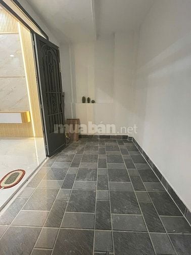 Nhà chính chủ cần bán, giao ngay trong 1 nốt nhạc ạ.