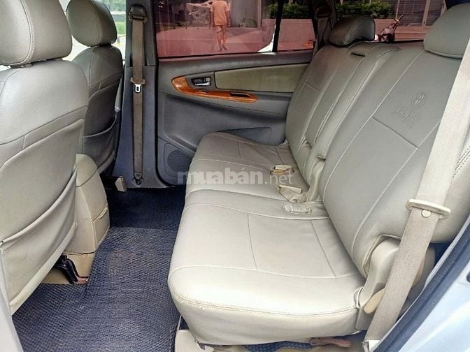 Bán rẻ TOYOTA INNOVA G XỊN 2010 độ full options rất đẹp!