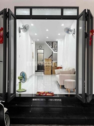 Nhà Mặt Tiền 4 lầu Lâm Văn Bền Q7 3 PN, 3 WC đầy đủ NT mới vào ở ngay