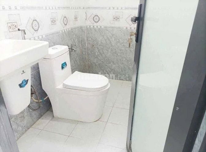 BÁN NHÀ CẤP 4 GẦN CHỢ HÓC MÔN – 100M² – SỔ HỒNG RIÊNG – GIÁ CHỈ 780 TR