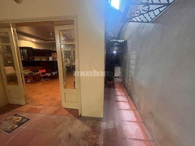 Chủ gửi bán. Nhà dân xây. 110m2. 4 tầng. 8m mặt tiền. Ô tô đỗ cổng
