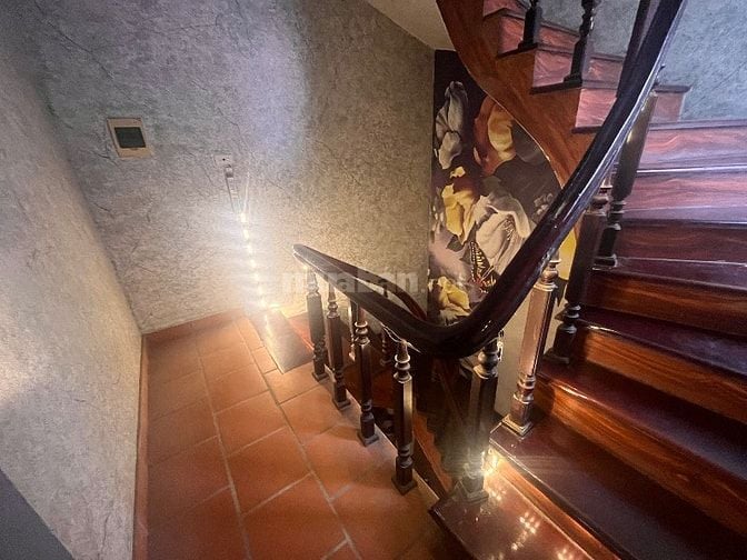 Chủ gửi bán. Nhà dân xây. 110m2. 4 tầng. 8m mặt tiền. Ô tô đỗ cổng