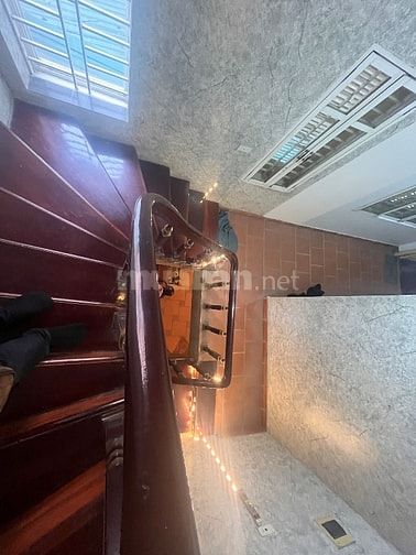Chủ gửi bán. Nhà dân xây. 110m2. 4 tầng. 8m mặt tiền. Ô tô đỗ cổng
