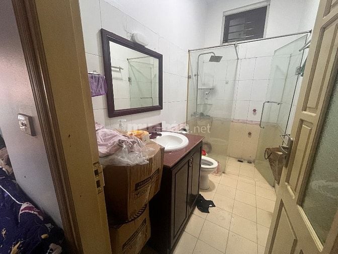 Chủ gửi bán. Nhà dân xây. 110m2. 4 tầng. 8m mặt tiền. Ô tô đỗ cổng