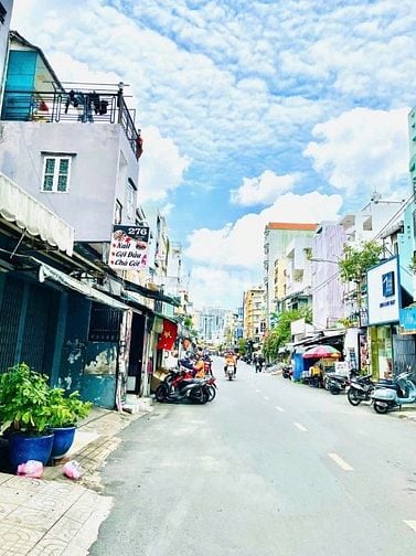 Siêu Hót—> Bán Căn Nhà Mặt Tiền Cao Đạt Quận 5 DT: 9x15m 7 Tầng 