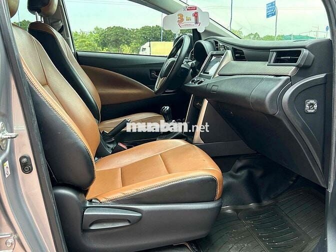 Innova Số Sàn 2020 màu Bạc - Giá Còn Giảm
