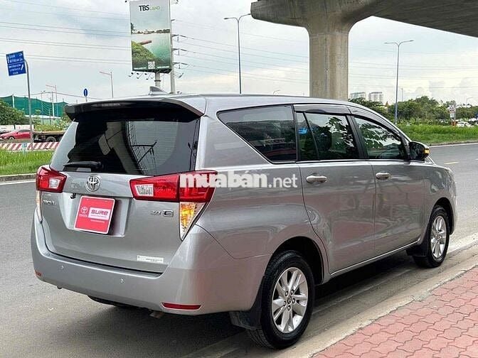 Innova Số Sàn 2020 màu Bạc - Giá Còn Giảm