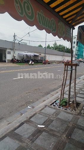 Nhà mặt tiền đường cách nhà ga T3 500m 