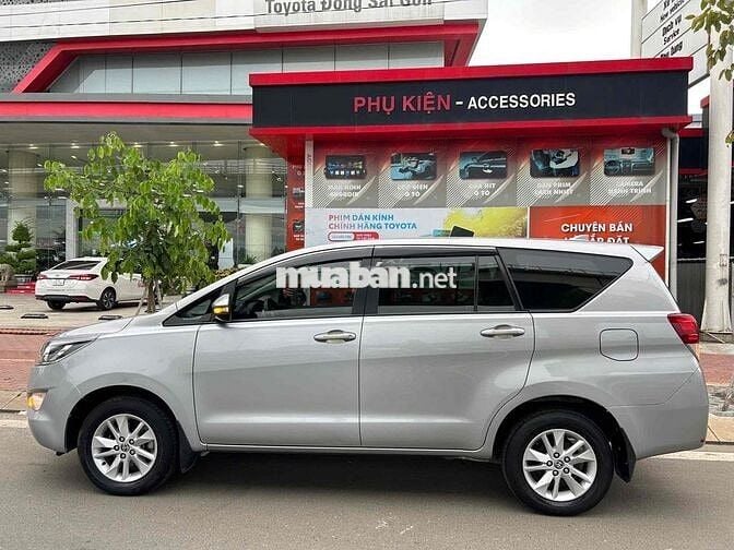 Innova Số Sàn 2020 màu Bạc - Giá Còn Giảm