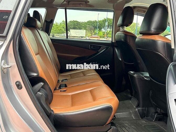 Innova Số Sàn 2020 màu Bạc - Giá Còn Giảm
