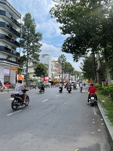 Nhà MT 3/2, Q. 10 - 162m2 (8.5 x 17m) - 5 Tầng - HĐT 220tr/Th - 65 Tỷ