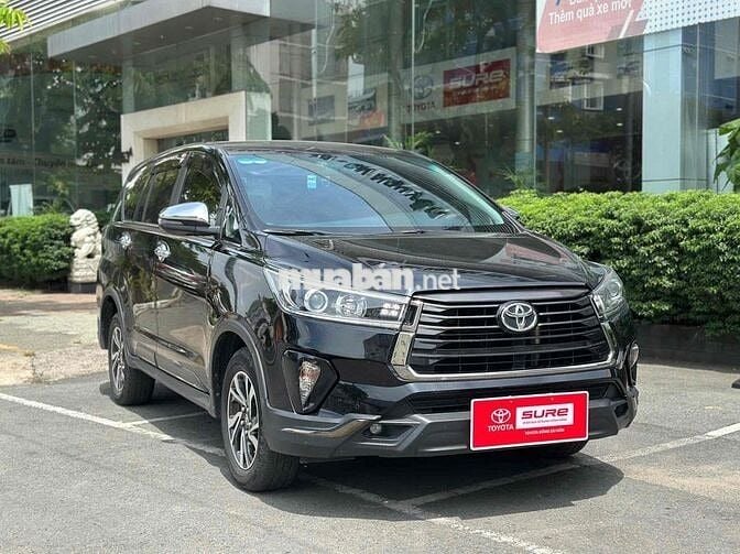 Innova Venturer 2022 màu Đen - Giá Còn Giảm