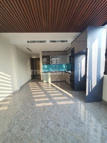 NHÀ MỚI LÔ GÓC PHỐ NVC - KINH DOANH - 7TẦNG THANG MÁY - Ô TÔ TRÁNH