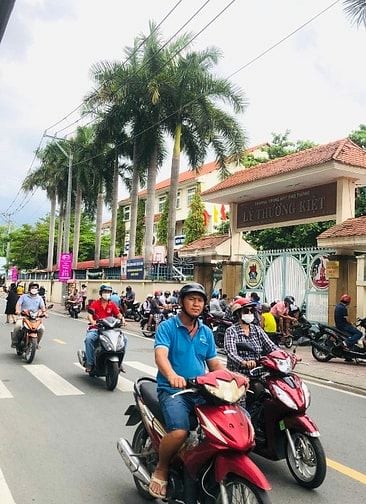 NHÀ CHÍNH CHỦ, MẶT TIỀN ĐƯỜNG, SHR, FULL THỒ CƯ, DIỆN TÍCH LỚN, VỊ TRÍ