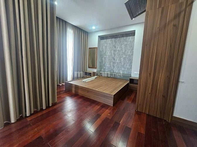 Bán Nhà 5 Tầng Giảng võ 80m mt 8 m oto sân rộng 28 tỷ.
