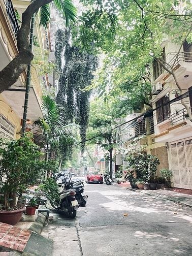 Bán Nhà 5 Tầng Giảng võ 80m mt 8 m oto sân rộng 28 tỷ.