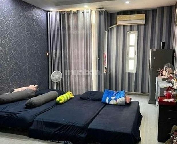 Bán nhà đẹp trung tâm quận 7, 60m2, 3 tầng, xe hơi 7 chỗ đậu cửa