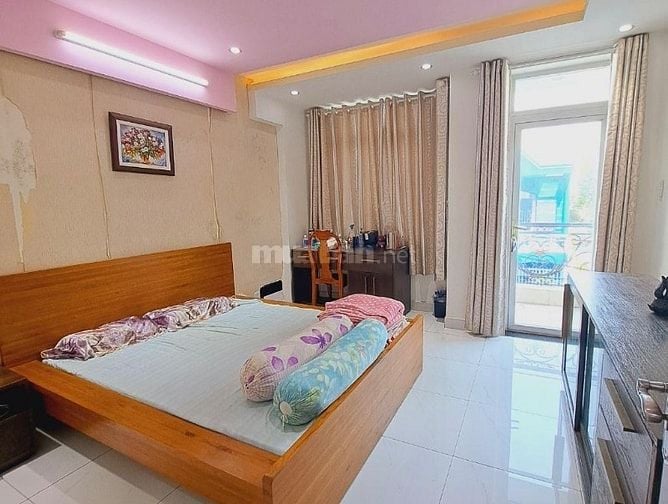 Bán nhà đẹp trung tâm quận 7, 60m2, 3 tầng, xe hơi 7 chỗ đậu cửa