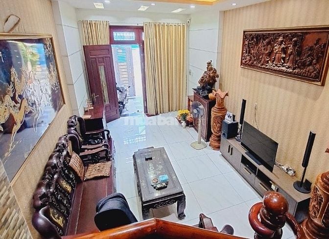 Bán nhà đẹp trung tâm quận 7, 60m2, 3 tầng, xe hơi 7 chỗ đậu cửa