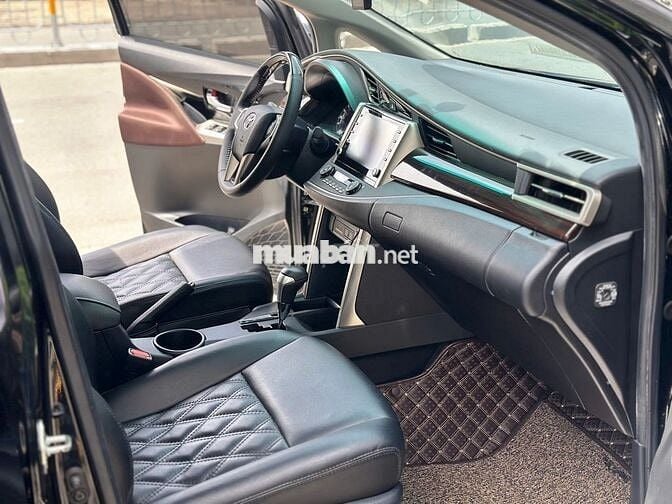 Venturer 2022 màu đen chạy 62.000 km đẹp quá