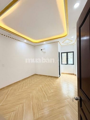 Bán nhà mới MT Song Hành, DT 4 x 17m, 5.5 tấm, 14 tỷ. có thang máy