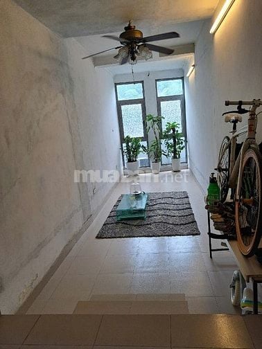 Cho thuê nhà tầng 2, ngay phố Minh Khai, sử dụng ~ 70m2, sẵn nội thất