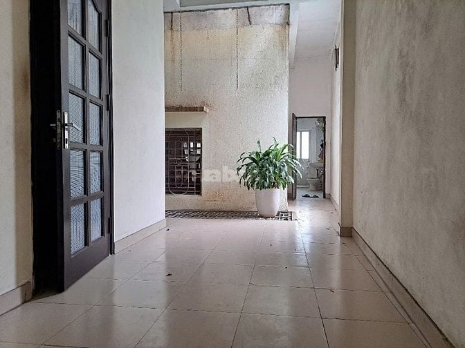 Cho thuê nhà tầng 2, ngay phố Minh Khai, sử dụng ~ 70m2, sẵn nội thất