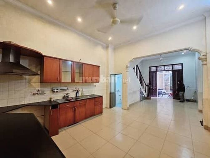 CC cần bán nhà 99 Nguyễn Chí Thanh dr 45 m2 x 5 t giá 15,7 tỷ ô tô đỗ 