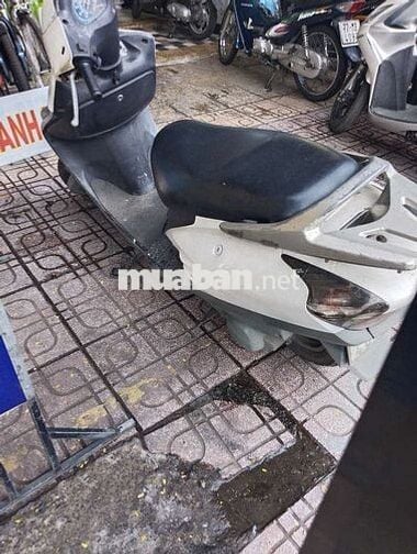 Honda esky màu trắng 125
