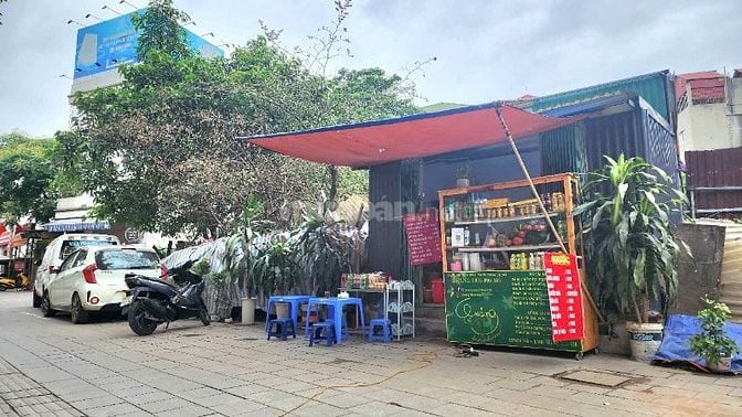 Chính chủ bán gấp cửa hàng mặt phố Phạm Văn Đồng, diện tích 16m2, MT 5