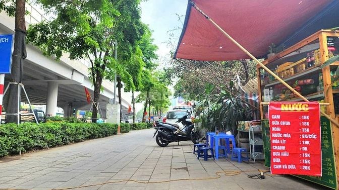 Chính chủ bán gấp cửa hàng mặt phố Phạm Văn Đồng, diện tích 16m2, MT 5