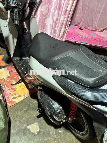 cần bán xe sh125i mới mua được 1 năm còn rất mới