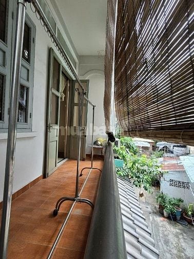Chính chủ cho thuê nguyên lầu 1 nhà Nguyễn Hiền P.4 Quận 3
