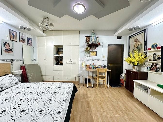Căn góc 5 tầng. 9 phòng full nội thất (4,2x16m). Hẻm nhựa 6m 