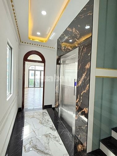 Tòa nhà Song Hành 6 tầng có thang máy mới 100% DT 4x17
