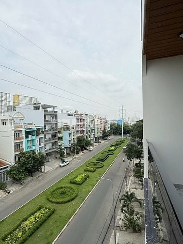 Tòa nhà Song Hành 6 tầng có thang máy mới 100% DT 4x17