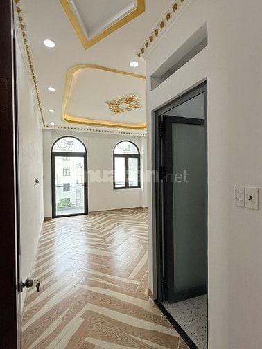 Tòa nhà Song Hành 6 tầng có thang máy mới 100% DT 4x17