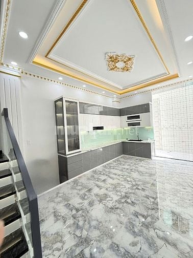 Tòa nhà Song Hành 6 tầng có thang máy mới 100% DT 4x17