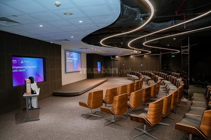 Cho thuê nhà mặt phố Huế, 300m2 x 6T, MT: 9m