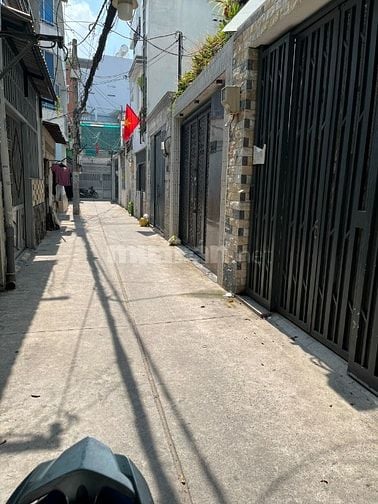 Bán nhà nhỏ, hẻm gần chợ Nguyễn Tri phương Quận 10