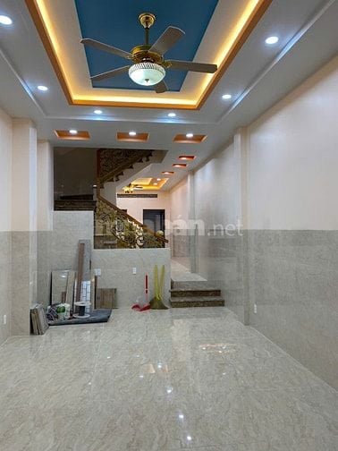 Cho thuê nhà nguyên căn mặt tiền đường 64, Phường 10, Quận 6.