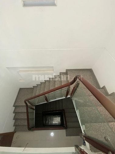 Cho thuê văn phòng mặt tiền nằm ở lầu 3, Tân Hưng, Quận 7