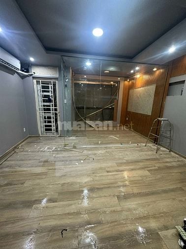 Cho thuê văn phòng mặt tiền nằm ở lầu 3, Tân Hưng, Quận 7