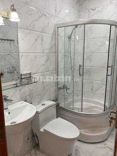 Cho thuê nhà nguyên căn mặt tiền đường 64, Phường 10, Quận 6.