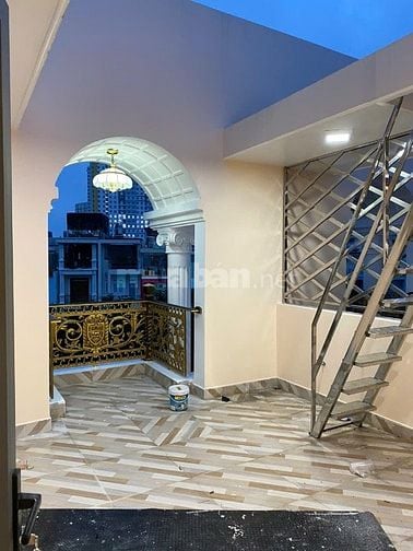 Cho thuê nhà nguyên căn mặt tiền đường 64, Phường 10, Quận 6.