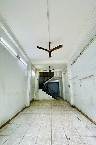 Nguyên căn mặt tiền Ngô Gia Tự. Thuê 1 được 2