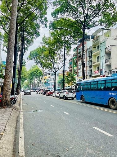Nguyên căn mặt tiền Ngô Gia Tự. Thuê 1 được 2