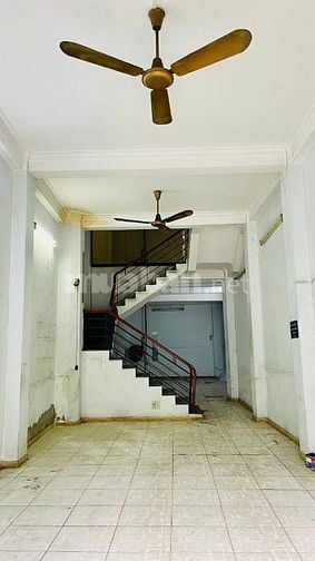 Nguyên căn mặt tiền Ngô Gia Tự. Thuê 1 được 2