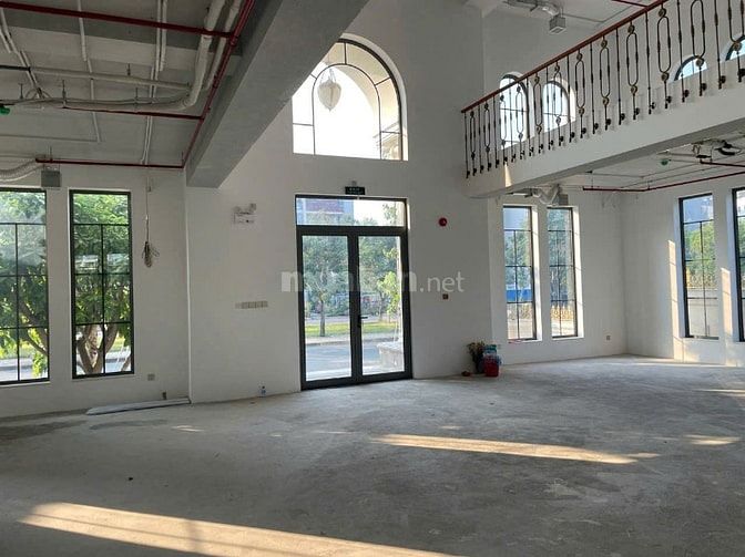 Cho thuê toà VP góc 2 mặt tiền đường Đồng Văn Cống và Phan Văn Đáng