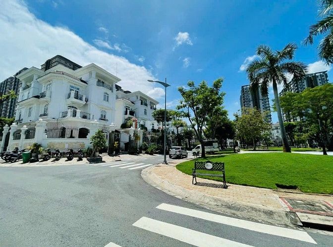 Biệt thự dự án Cityland Quận 7. 10*22, hầm và 4 tầng, 47 tỷ.